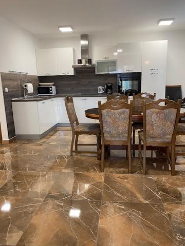 Apartman L. Баньоле Екстериор снимка